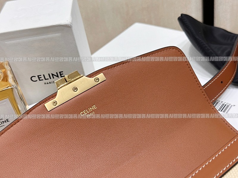 셀린느틴트리옹프숄더백스몰  20260309-152017-013루.jpg