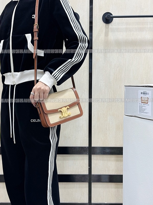 셀린느틴트리옹프숄더백  20260309-151452-017루.jpg