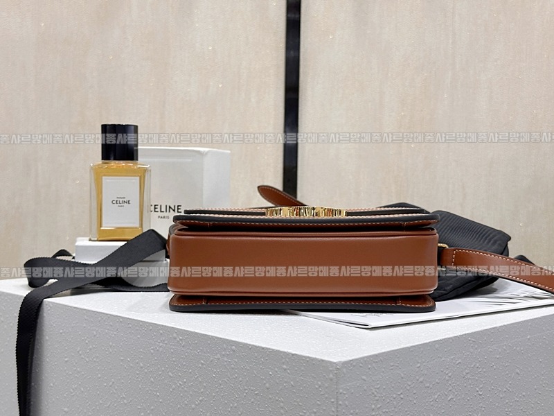 셀린느틴트리옹프숄더백  20260309-151450-009루.jpg