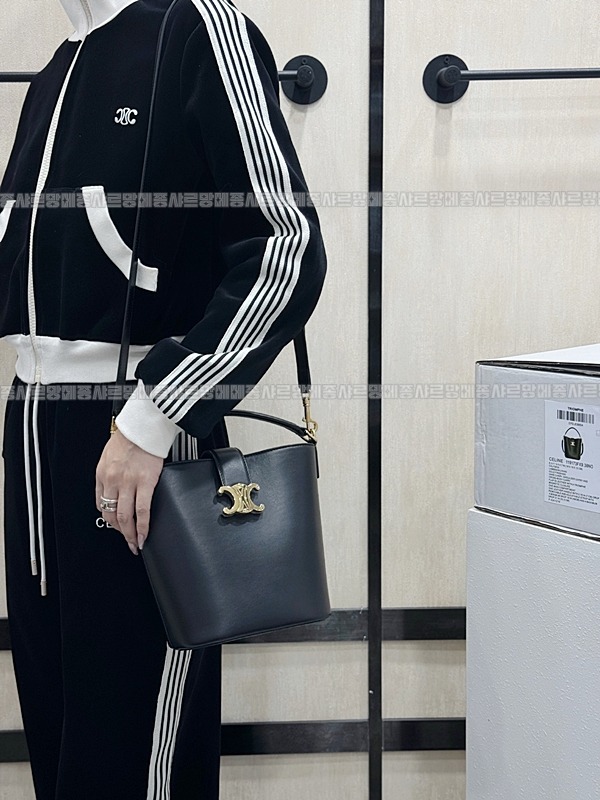 셀린느루이즈버킷숄더백미디움  20260309-154221-016루.jpg