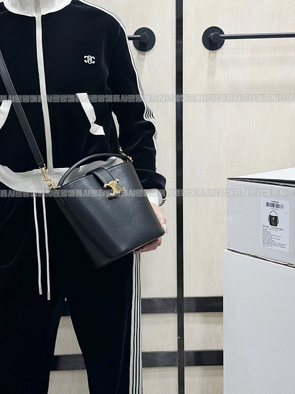 셀린느루이즈버킷숄더백미디움  20260309-154221-017루.jpg