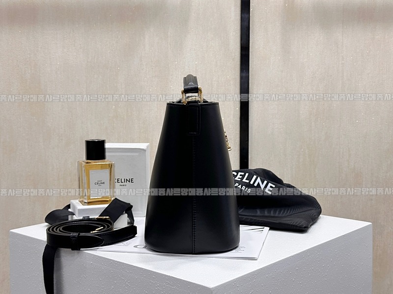 셀린느루이즈버킷숄더백미디움  20260309-154219-003루.jpg