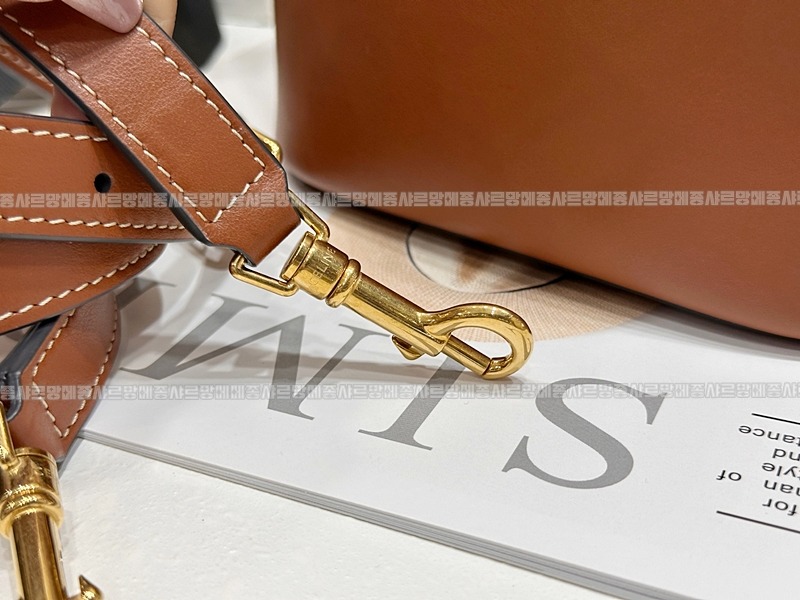 셀린느루이즈버킷숄더백미디움  20260309-154641-012루.jpg