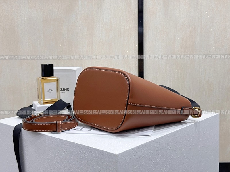 셀린느루이즈버킷숄더백미디움  20260309-154642-015루.jpg