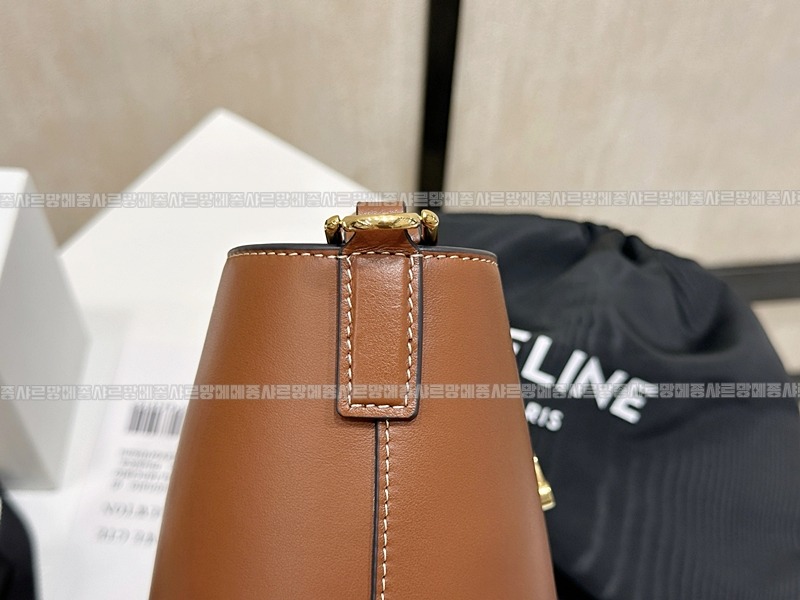 셀린느루이즈버킷숄더백미디움  20260309-154642-014루.jpg