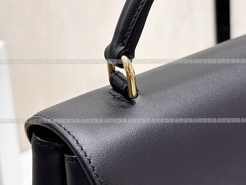 셀린느틴니노백  20260309-155631-005루.jpg