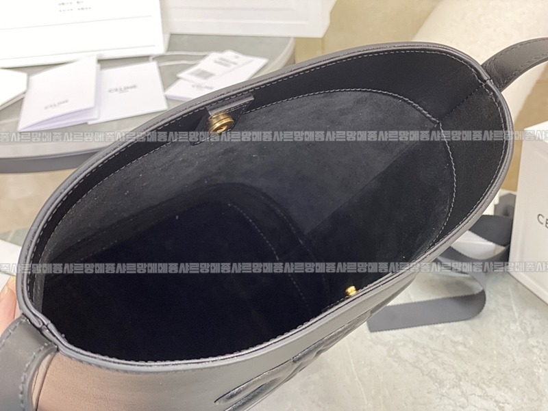 셀린느버킷퀴르트리옹프백스몰  20260310-100511-009루.jpg