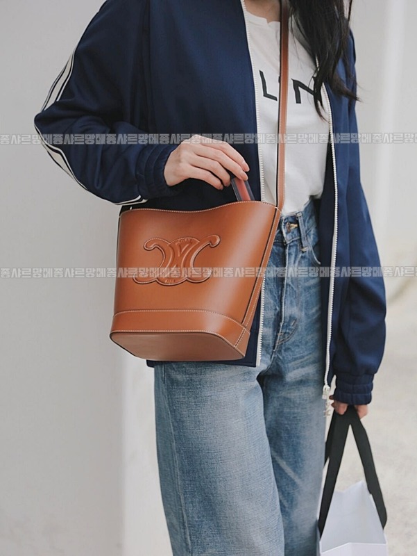 셀린느버킷퀴르트리옹프백스몰  20260310-100825-029루.jpg