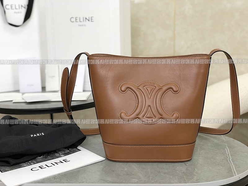 셀린느버킷퀴르트리옹프백스몰  20260310-100821-001루.jpg