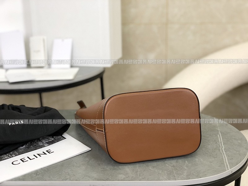 셀린느버킷퀴르트리옹프백스몰  20260310-100822-005루.jpg