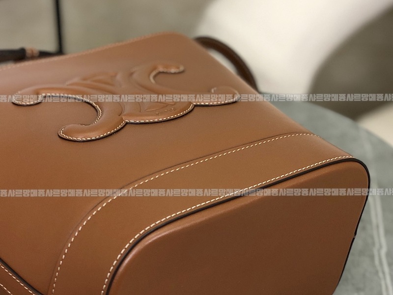 셀린느버킷퀴르트리옹프백스몰  20260310-100822-009루.jpg