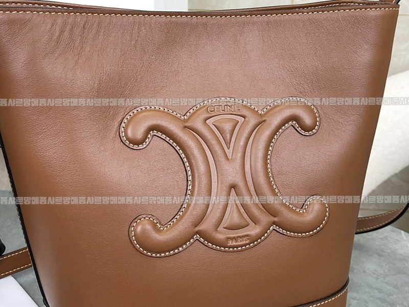 셀린느버킷퀴르트리옹프백스몰  20260310-100822-010루.jpg