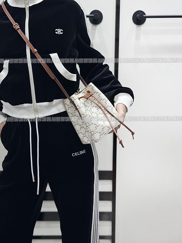 셀린느마이크로세일러트리옹프  20260310-101615-018루.jpg