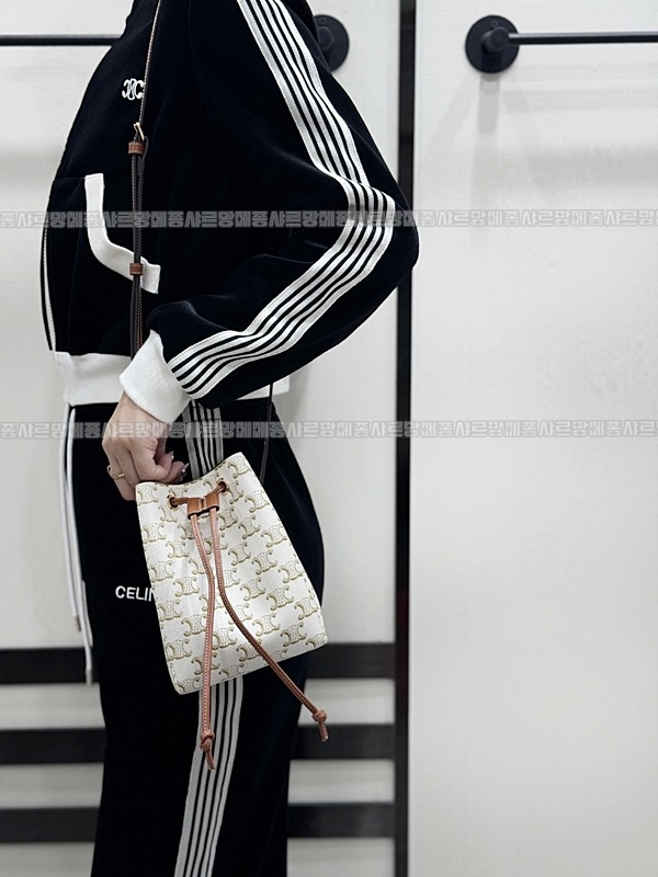 셀린느마이크로세일러트리옹프  20260310-101615-017루.jpg