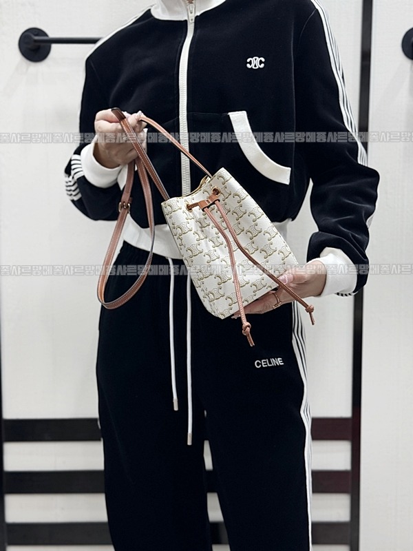 셀린느마이크로세일러트리옹프  20260310-101616-019루.jpg