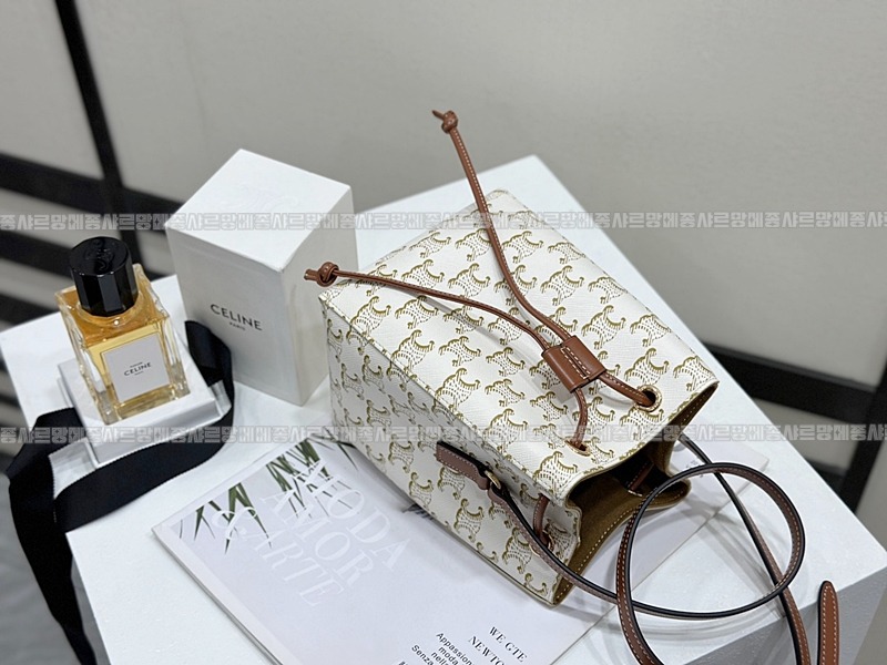 셀린느마이크로세일러트리옹프  20260310-101614-004루.jpg