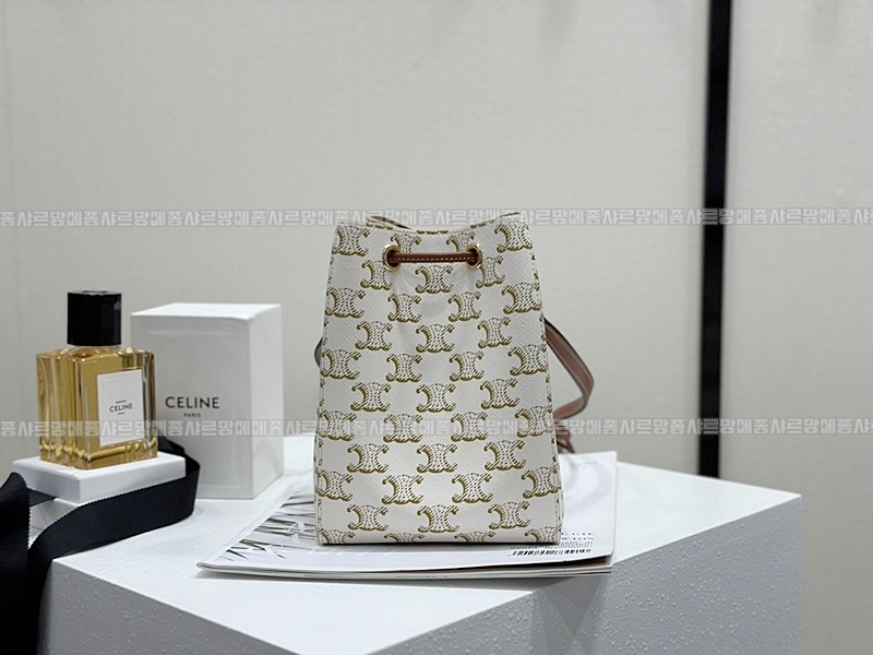 셀린느마이크로세일러트리옹프  20260310-101614-003루.jpg