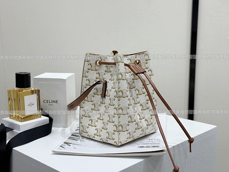 셀린느마이크로세일러트리옹프  20260310-101613-002루.jpg