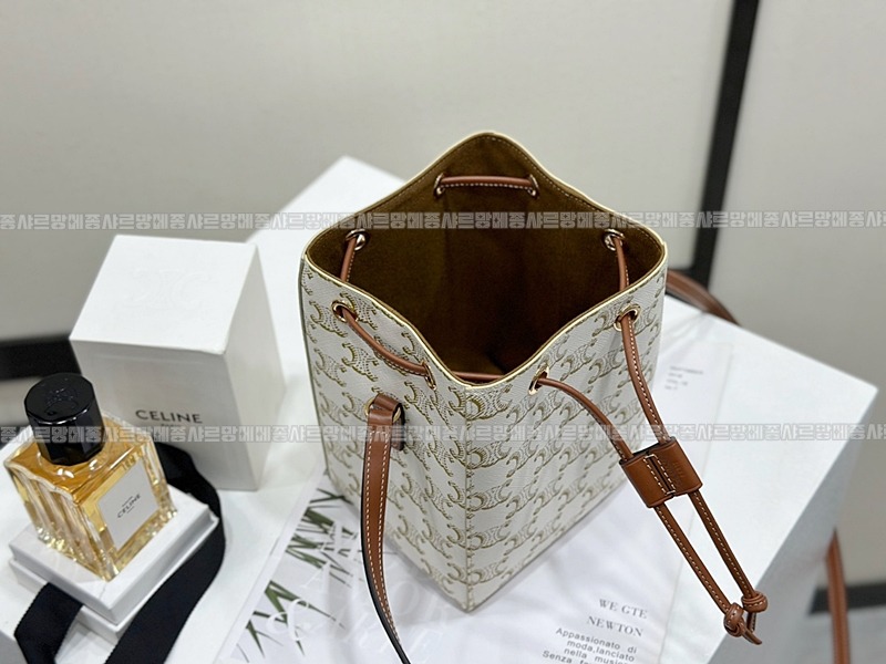 셀린느마이크로세일러트리옹프  20260310-101614-006루.jpg