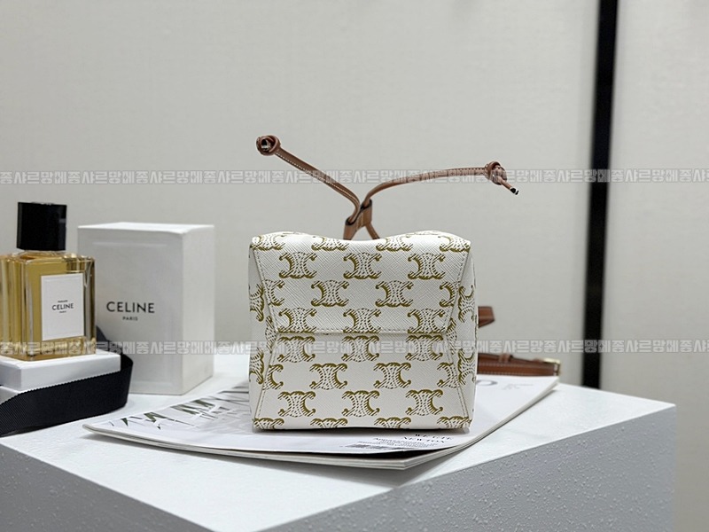 셀린느마이크로세일러트리옹프  20260310-101614-005루.jpg