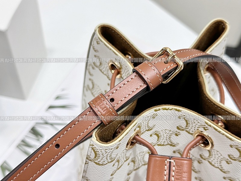 셀린느마이크로세일러트리옹프  20260310-101614-007루.jpg