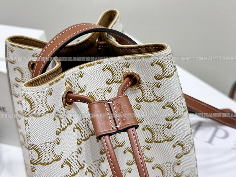 셀린느마이크로세일러트리옹프  20260310-101614-010루.jpg