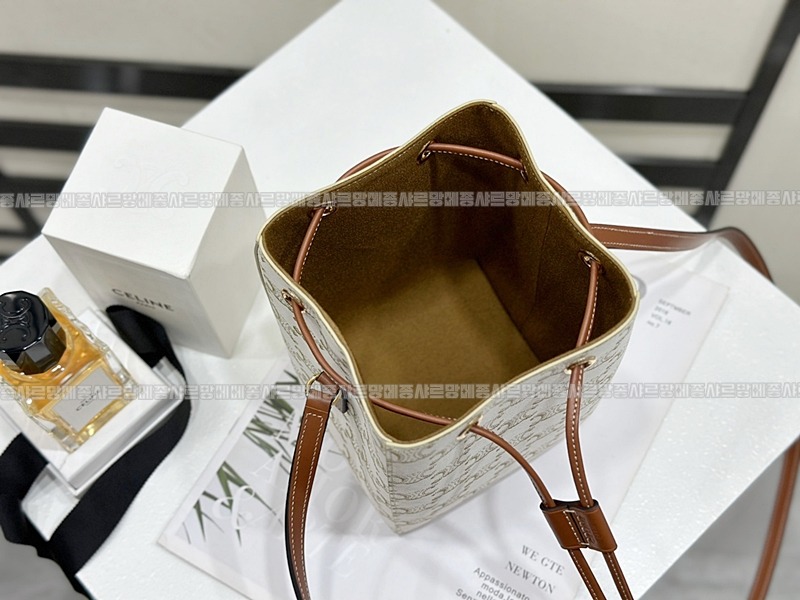 셀린느마이크로세일러트리옹프  20260310-101615-012루.jpg