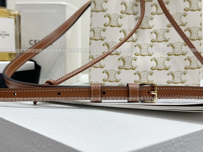 셀린느마이크로세일러트리옹프  20260310-101615-014루.jpg