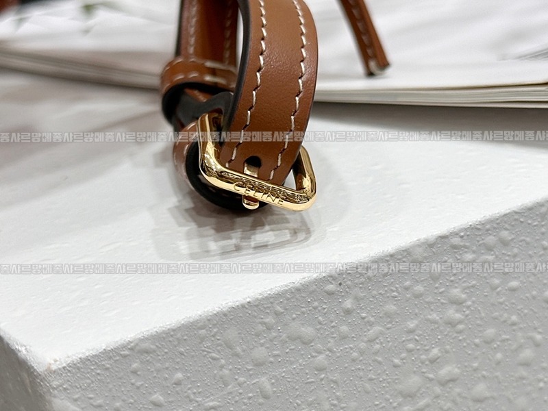 셀린느마이크로세일러트리옹프  20260310-101615-015루.jpg