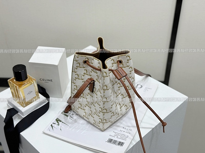 셀린느마이크로세일러트리옹프  20260310-101615-016루.jpg