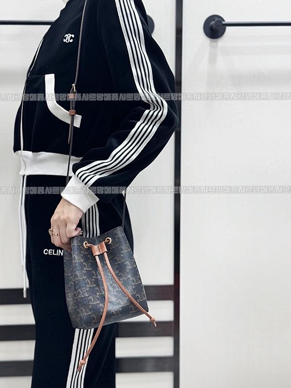 셀린느마이크로세일러트리옹프  20260310-102233-016루.jpg