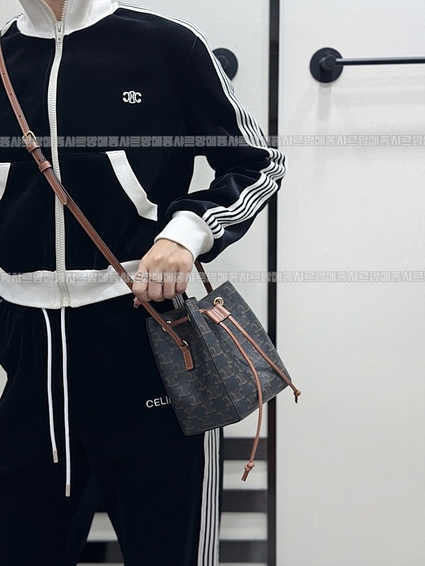 셀린느마이크로세일러트리옹프  20260310-102234-017루.jpg