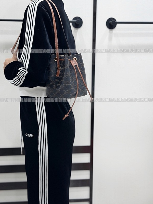 셀린느마이크로세일러트리옹프  20260310-102234-021루.jpg