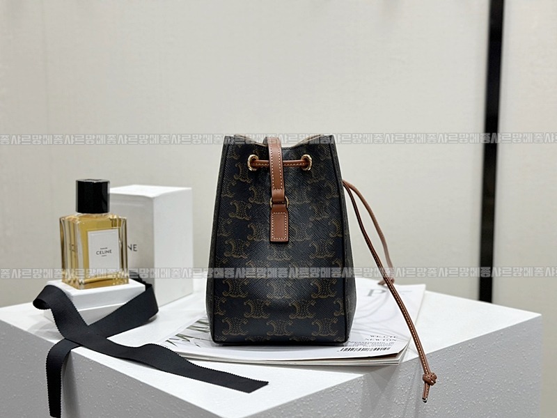 셀린느마이크로세일러트리옹프  20260310-102232-004루.jpg