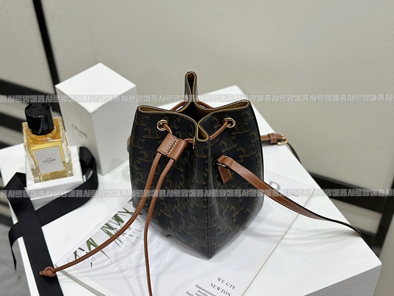 셀린느마이크로세일러트리옹프  20260310-102232-003루.jpg