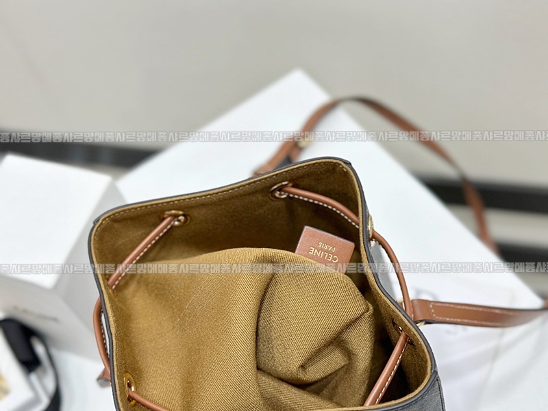 셀린느마이크로세일러트리옹프  20260310-102232-006루.jpg