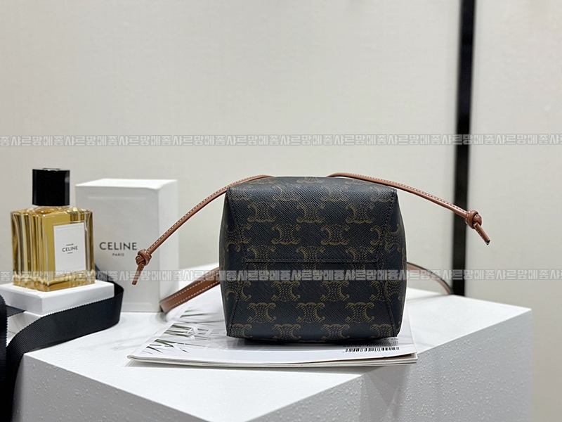 셀린느마이크로세일러트리옹프  20260310-102232-009루.jpg