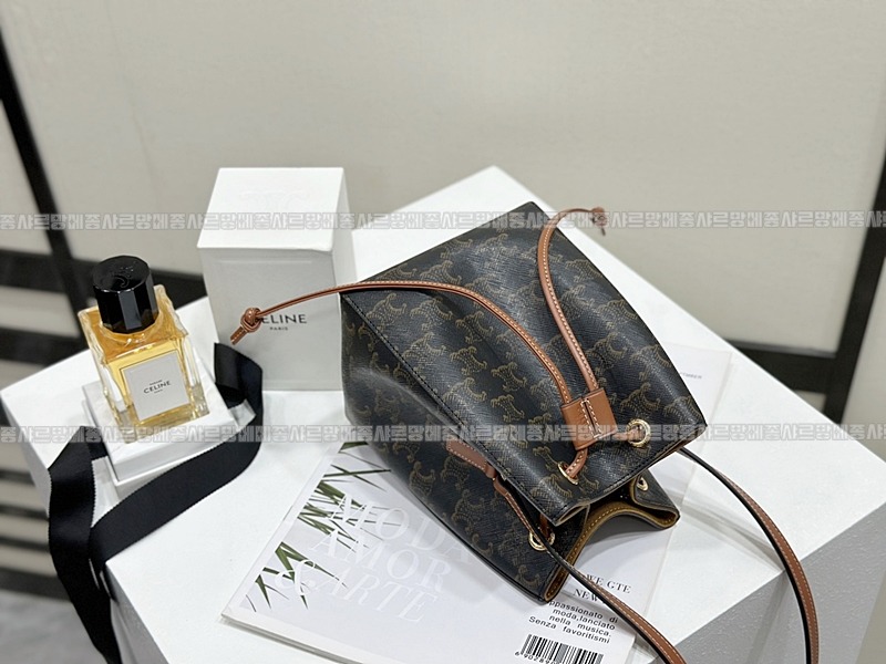 셀린느마이크로세일러트리옹프  20260310-102232-008루.jpg