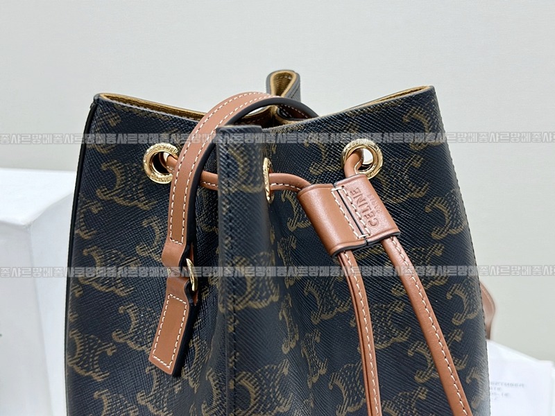 셀린느마이크로세일러트리옹프  20260310-102232-010루.jpg