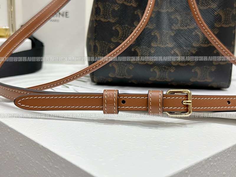 셀린느마이크로세일러트리옹프  20260310-102233-013루.jpg