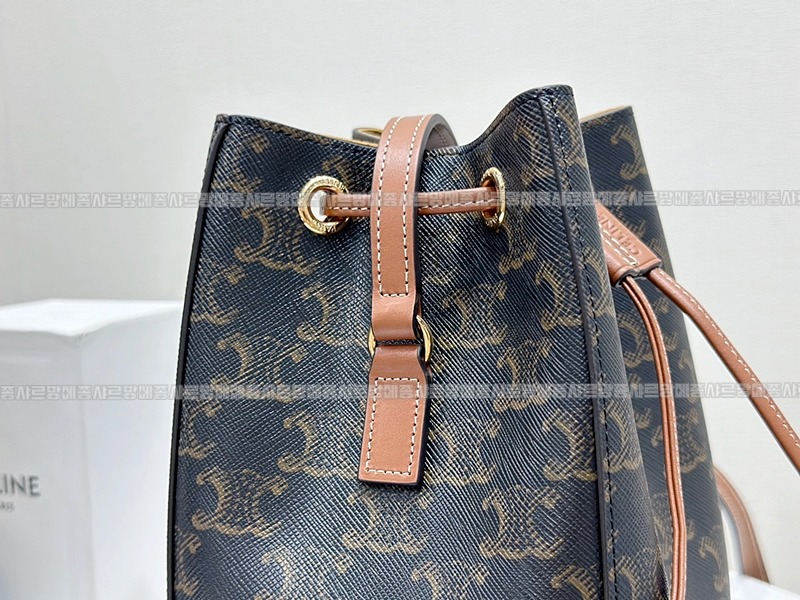 셀린느마이크로세일러트리옹프  20260310-102233-014루.jpg