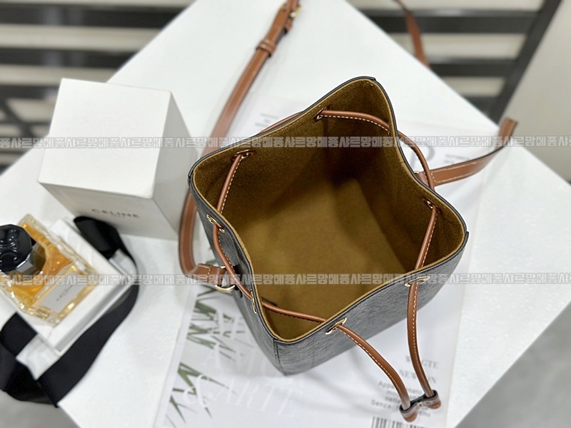 셀린느마이크로세일러트리옹프  20260310-102233-015루.jpg