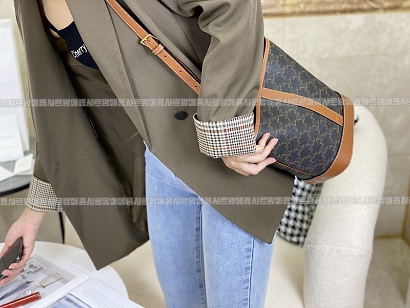 셀린느버킷트리옹프미디움  20260310-104853-017루.jpg