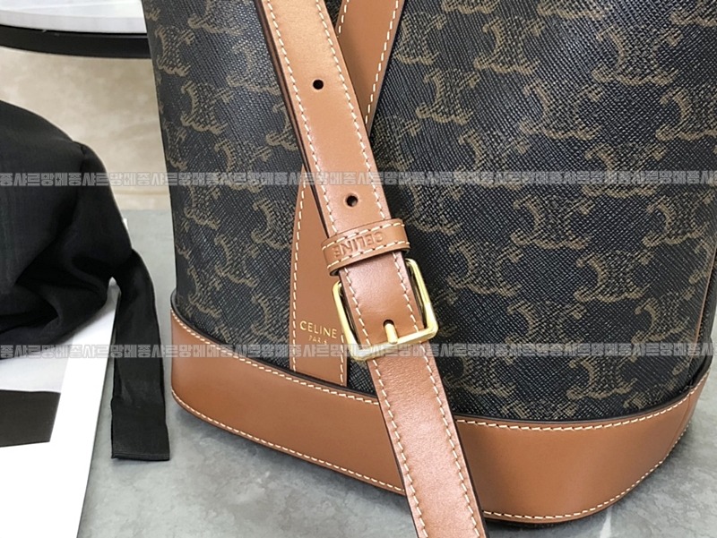 셀린느버킷트리옹프미디움  20260310-104852-013루.jpg