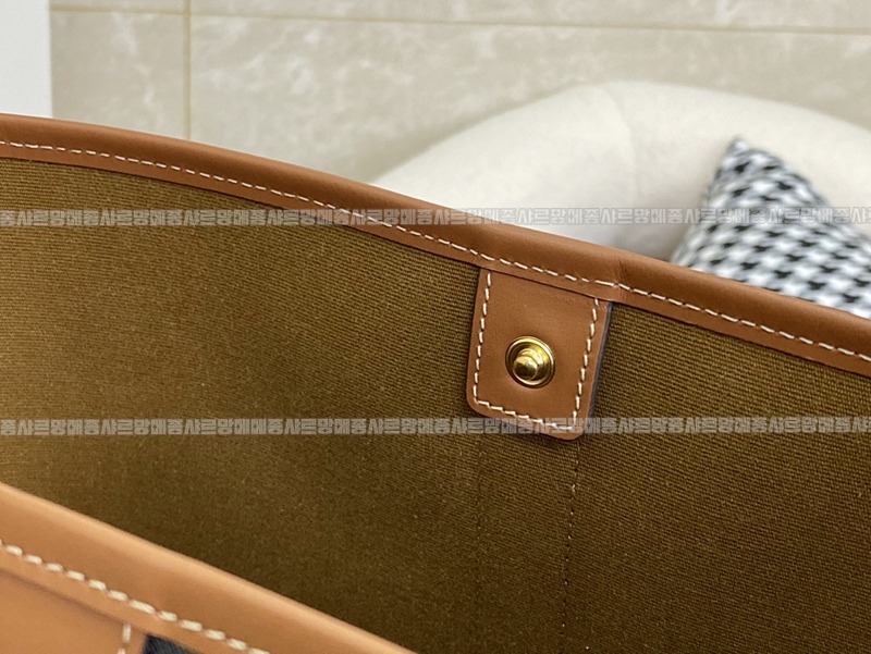 셀린느버킷트리옹프미디움  20260310-110311-013루.jpg