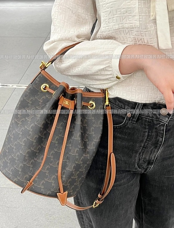 셀린느클라라트리옹프스몰  20260310-111135-026루.jpg