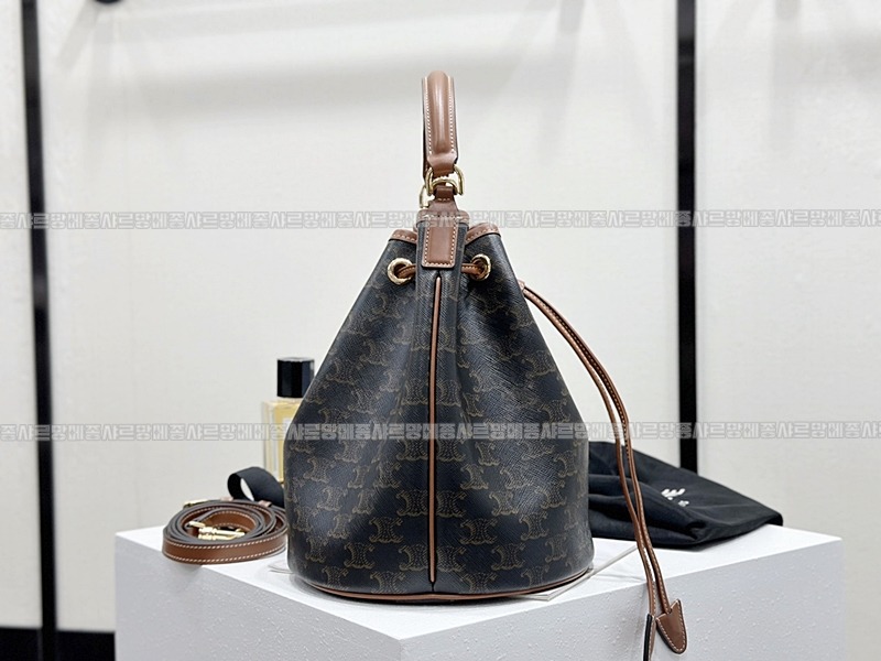 셀린느클라라트리옹프스몰  20260310-111132-003루.jpg