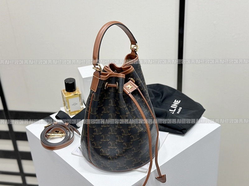 셀린느클라라트리옹프스몰  20260310-111132-005루.jpg