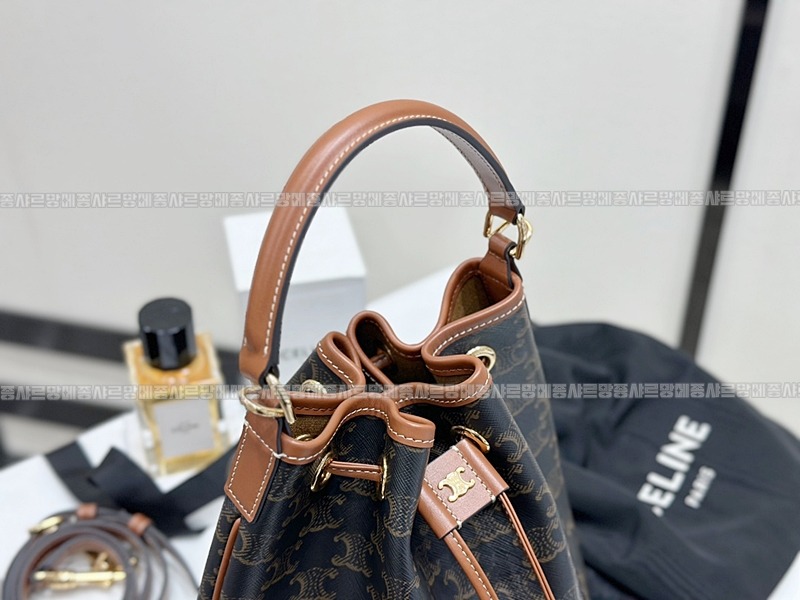 셀린느클라라트리옹프스몰  20260310-111132-006루.jpg