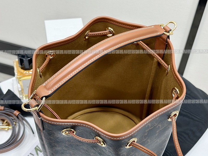 셀린느클라라트리옹프스몰  20260310-111132-008루.jpg